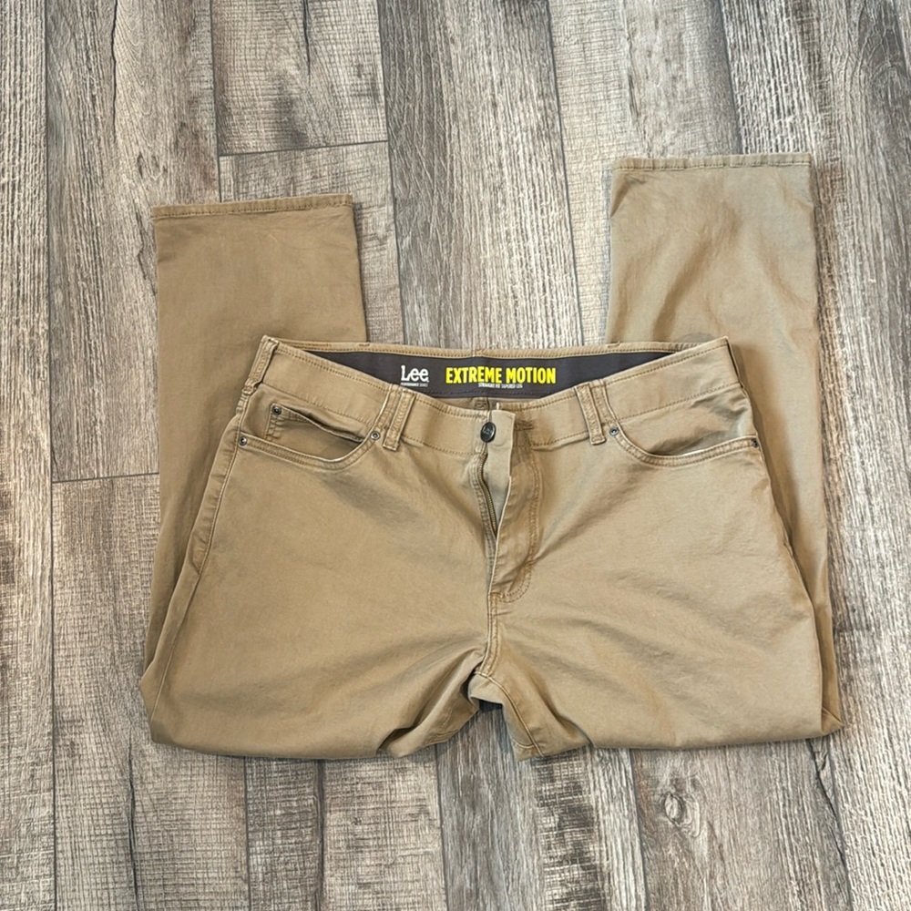 Lee men’s extreme motion straight fit